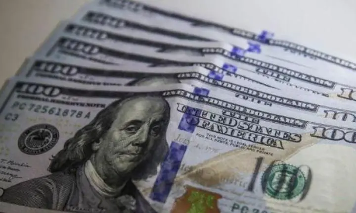 Dólar dispara 8,4% em junho e pressiona preço de alimentos e combustível
