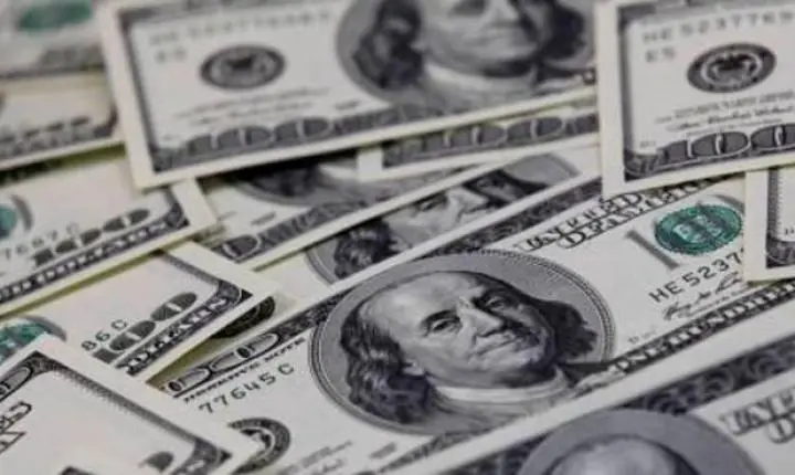 Dólar salta 4% e supera R$ 5,39; Bolsa cai mais de 4%, com Mantega na transição