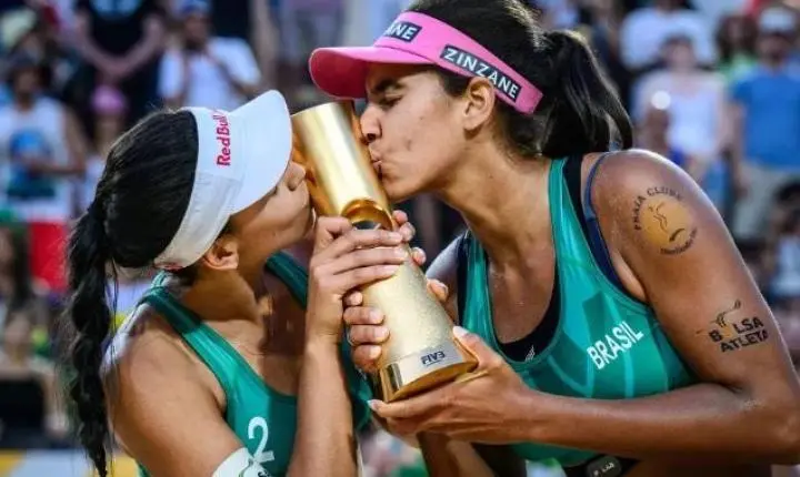 Duda e Ana Patrícia batem canadenses e são campeãs mundiais de vôlei de praia