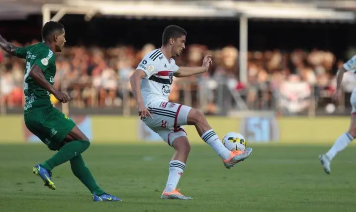 Em jogo polêmico, São Paulo vence o Cuiabá de virada no Morumbi