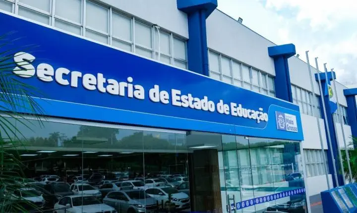 Escolas da rede estadual funcionam normalmente nesta segunda-feira (12)