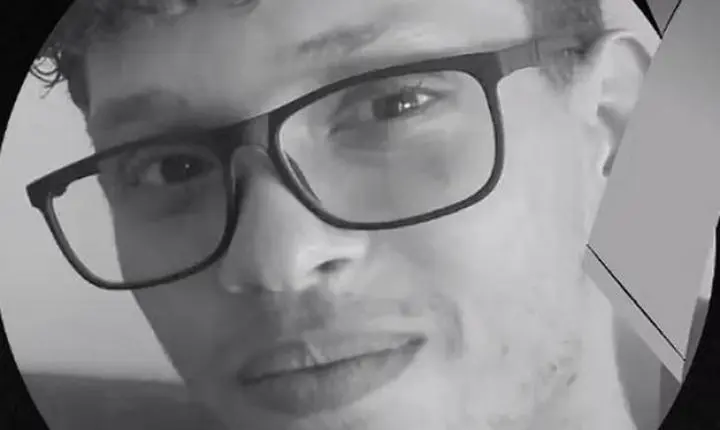 Estudante de 17 anos morre após bater moto contra poste em Água Boa