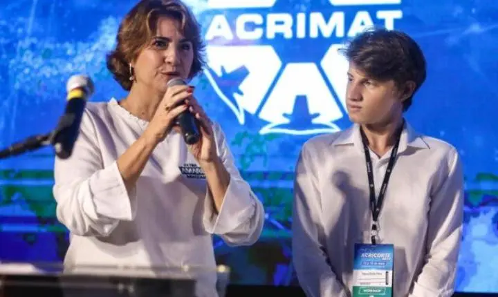 Estudante hostilizado por defender agro recebe homenagem em MT