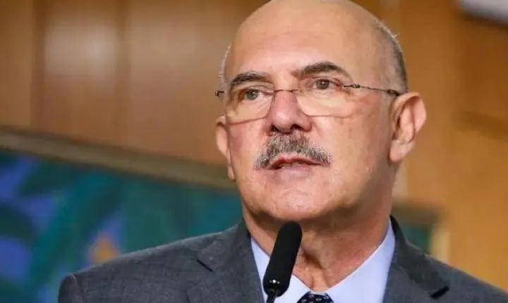 Ex-ministro da educação Milton Ribeiro é solto após prisão em investigação