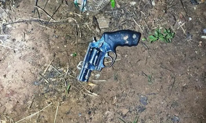 Força Tática apreende arma de fogo, munições e drogas com faccionado