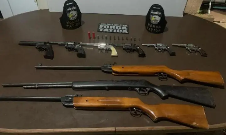 Força Tática apreende arsenal e prende cinco criminosos por porte e posse ilegal de arma