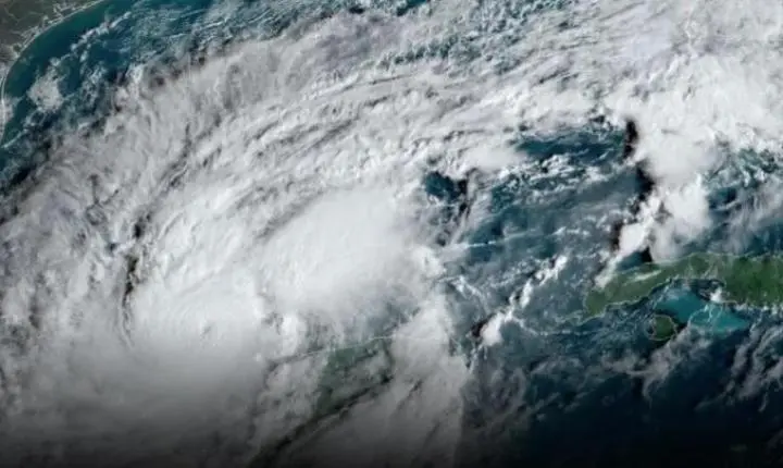 Furacão Milton deve chegar mais cedo à Flórida devido a mudança de rota