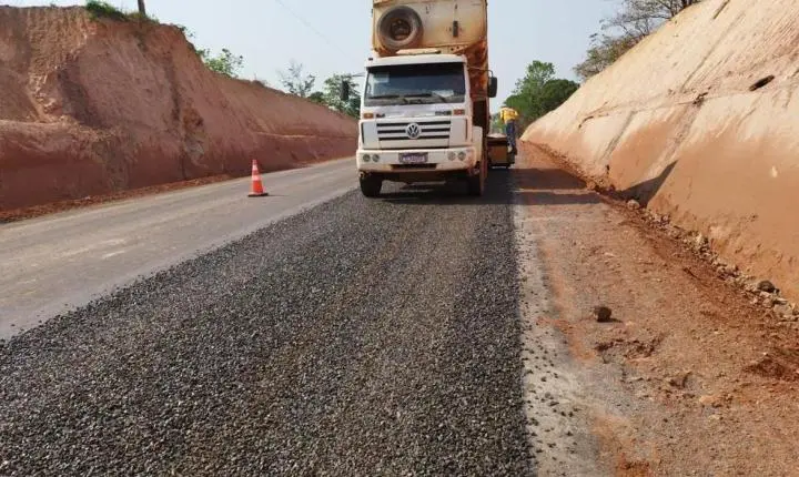 Governo começa a asfaltar trecho da MT-170 entre Castanheira e Colniza