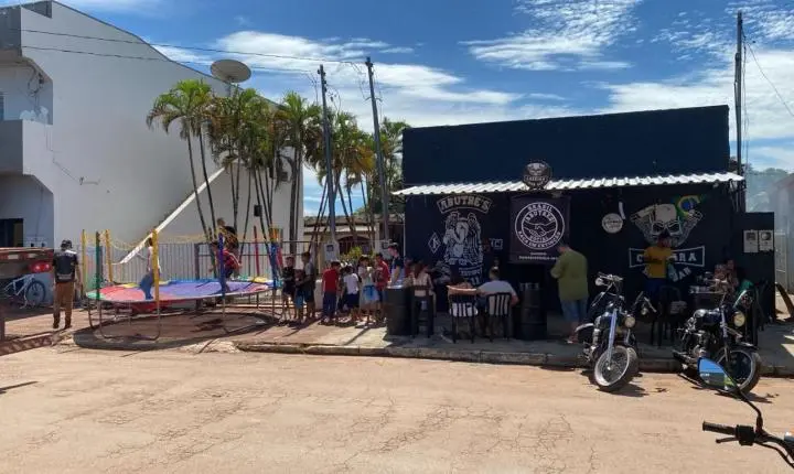 Grupo Abutre's reúne crianças e adultos em ação solidária neste domingo em Paranatinga