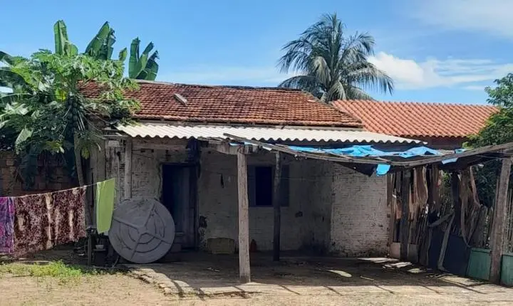 Homem é morto a facadas pelo namorado da ex ao levar alimentos para ela em casa em MT, diz polícia