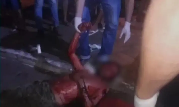 Homem leva mais de 20 facadas após briga em distribuidora em MT