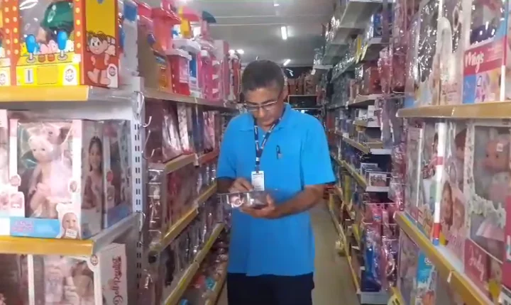 Ipem apreende 239 brinquedos irregulares e reprova 26 amostras de doces em MT