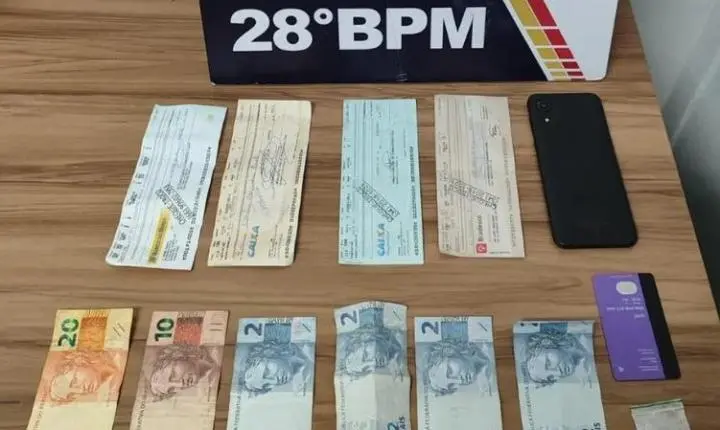 Jaciara; Motorista é preso após abastecer caminhonete e pagar com cheques clonados