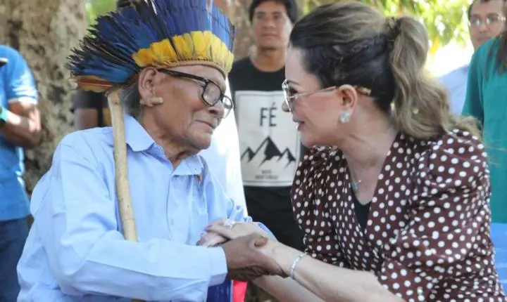 Madrinha dos povos indígenas, primeira-dama de MT participa de entregas e serviços na TI Sangradouro