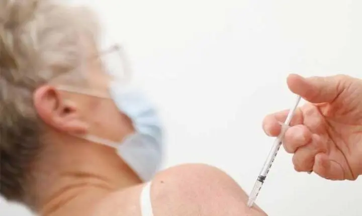 Ministério da Saúde estenderá dose de reforço a toda a população adulta