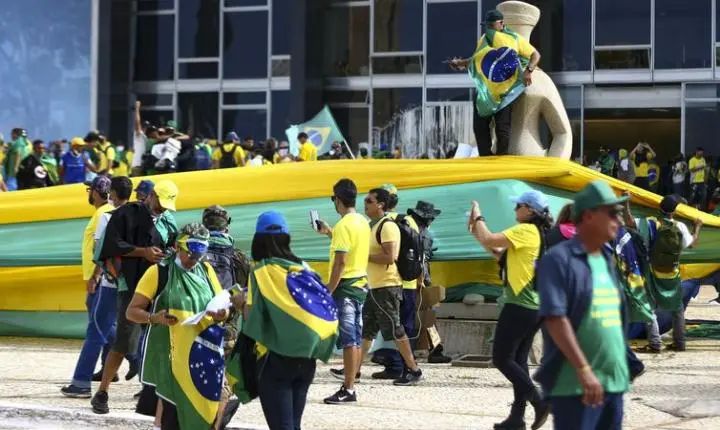 Moraes mantém prisão de condenada pelos atos de 8 de janeiro