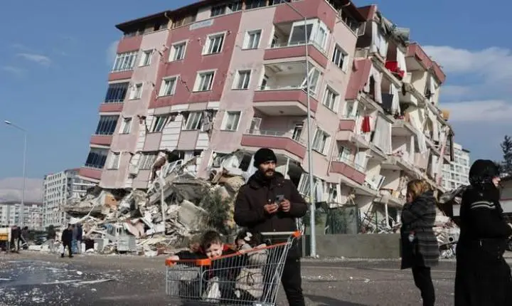Mortos rompem a marca de 5.000 após terremoto na Turquia e Síria