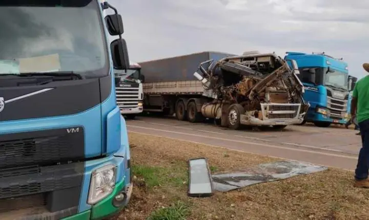 Motorista fica ferido em acidente envolvendo vários veículos na MT 130