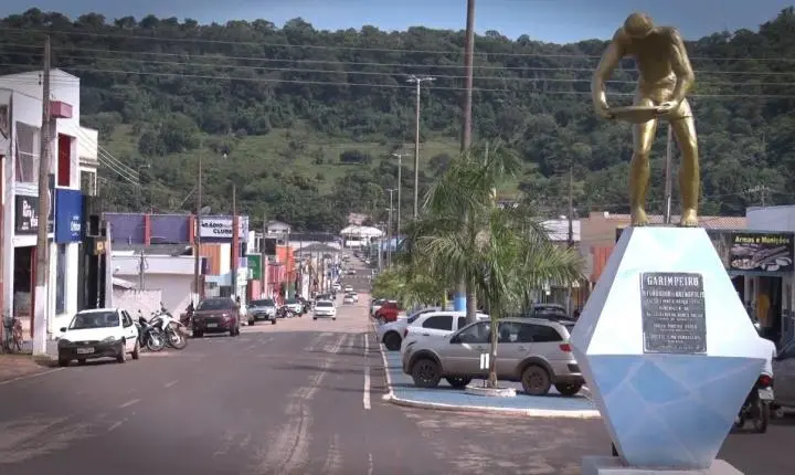 Mulher esfaqueia marido e invade hospital para continuar ameaçando homem de morte