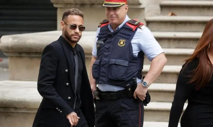 Neymar vai a tribunal, mas é dispensado em julgamento por corrupção na venda do Santos ao Barcelona