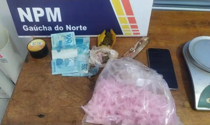 PM de Gaúcha do Norte prende duas pessoas por tráfico de drogas no Centro da cidade nesta quinta-feira (5).