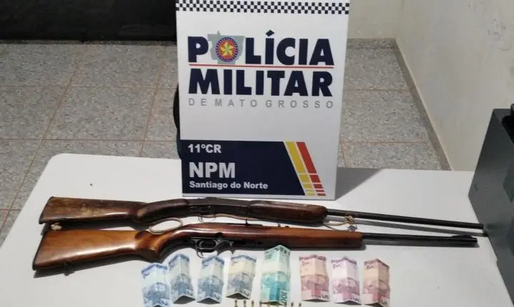 PM de Santiago do Norte faz apreensão de carga ilegal de madeiras e prende motorista e ajudante.