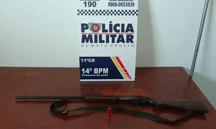 PM prende suspeito de violência doméstica e apreende espingarda em Primavera do Leste