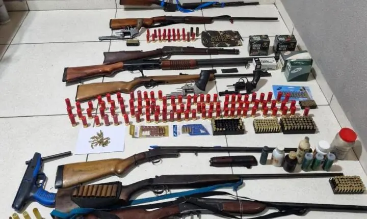 Polícia Civil apreende 14 armas e munições em posse de alvos de investigação de homicídio