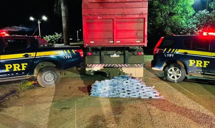 PRF apreende 108 tabletes de cocaína escondidos em viga de metal em caminhão