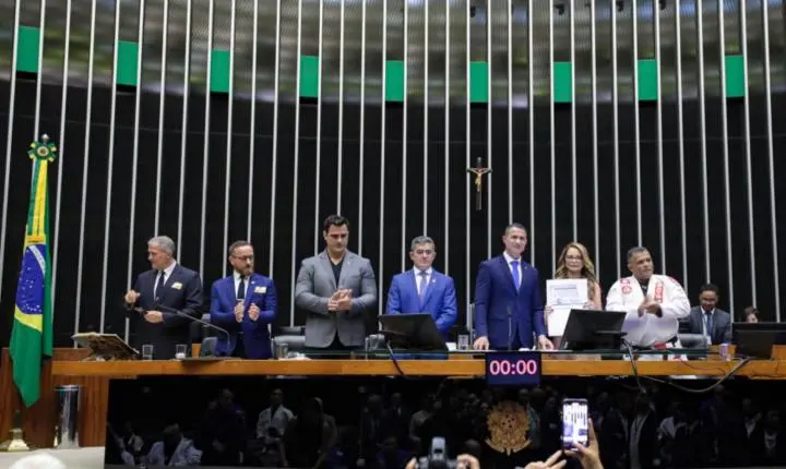 Primeira-dama de MT é consagrada Madrinha Nacional do Jiu-Jitsu Paradesportivo em evento histórico na Câmara Federal