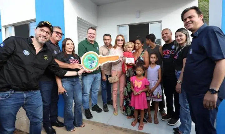 Primeira-dama de MT entrega casas gratuitas do SER Família Habitação para 10 famílias em São Pedro da Cipa