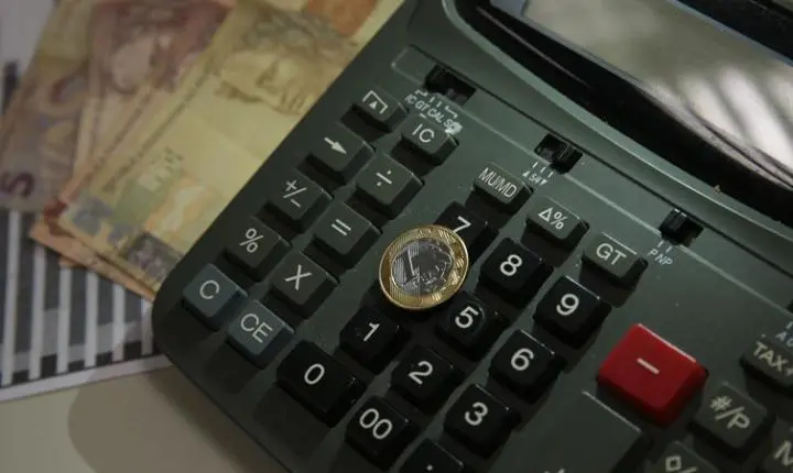 Proposta de Orçamento prevê pequeno superávit de R$ 3,7 bi em 2025