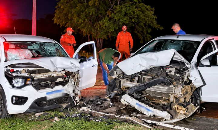 Rondonópolis; Batida entre carros deixa motorista morto e família ferida