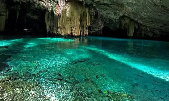 Seis turistas e guia são detidos por invadir gruta paradisíaca interditada há 20 anos em MT