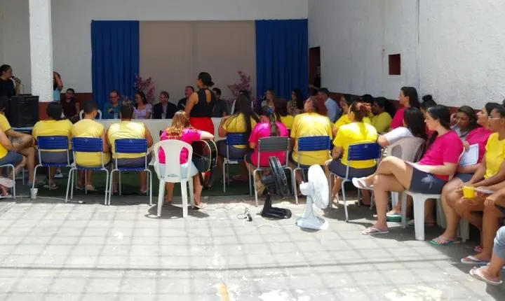 Sejus realiza formatura de 45 reeducandas em cursos de costura e maquiagem