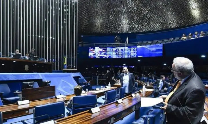 Senado aprova uso de recursos do SUS para bancar piso da enfermagem