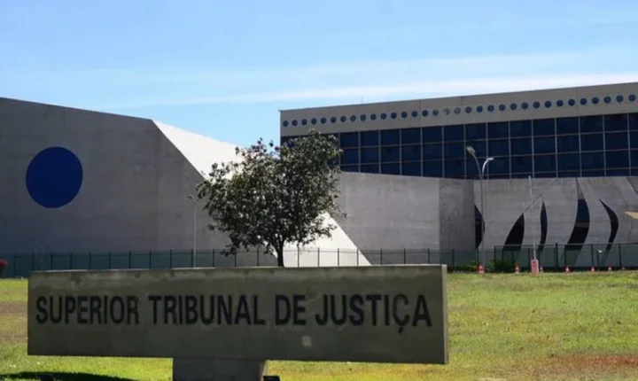 STJ absolve homem condenado por roubo após reconhecer falhas em identificação
