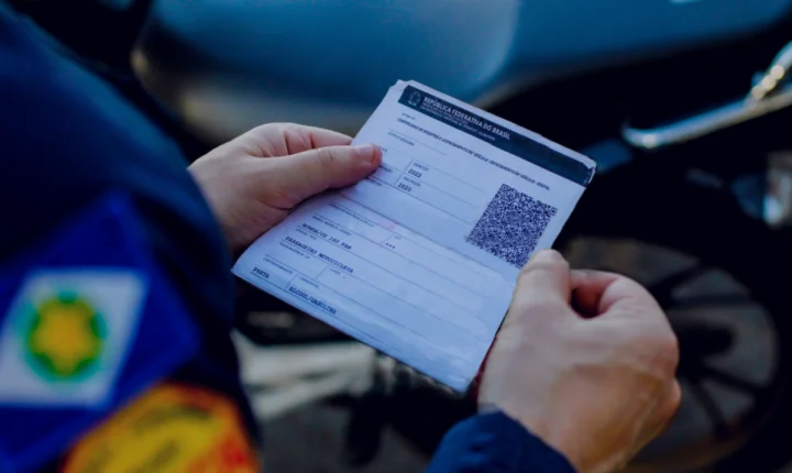 Taxa de licenciamento de veículo com placa final 9 deve ser paga até 30 de setembro