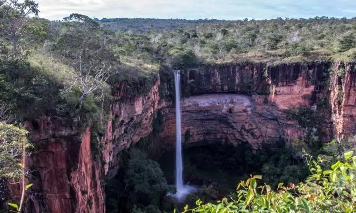 Três alunos desaparecem durante excursão escolar e um deles é encontrado morto em MT