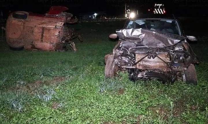 Três pessoas morrem e duas ficam feridas após carro e caminhonete baterem de frente em MT
