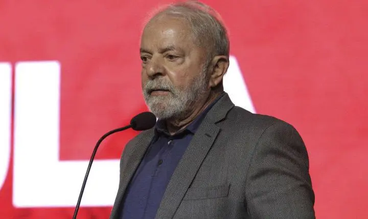 TSE multa campanha de Lula por propaganda eleitoral antecipada