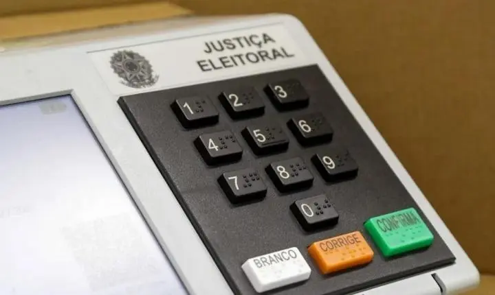 TSE troca 401 urnas eletrônicas nas primeiras horas da eleição