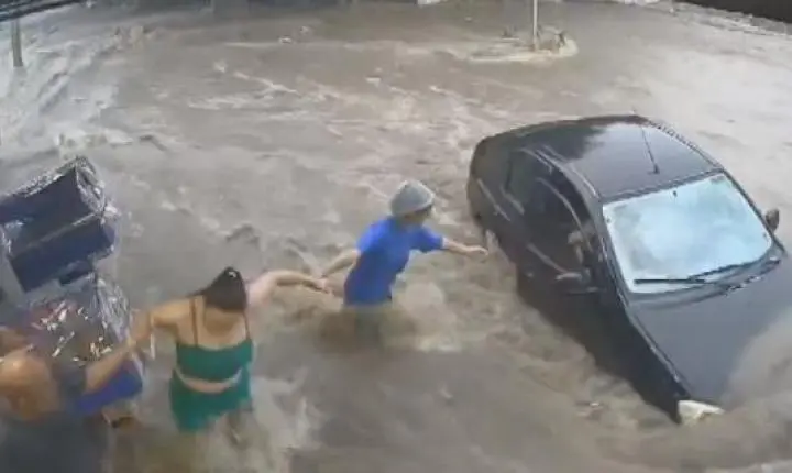 Vídeo: mulher e criança são arrastadas por enxurrada em Campinas