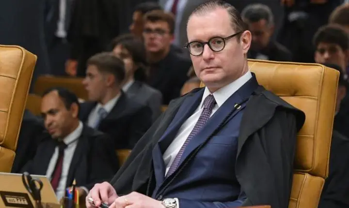 Zanin toma posse no cargo de ministro substituto do TSE 